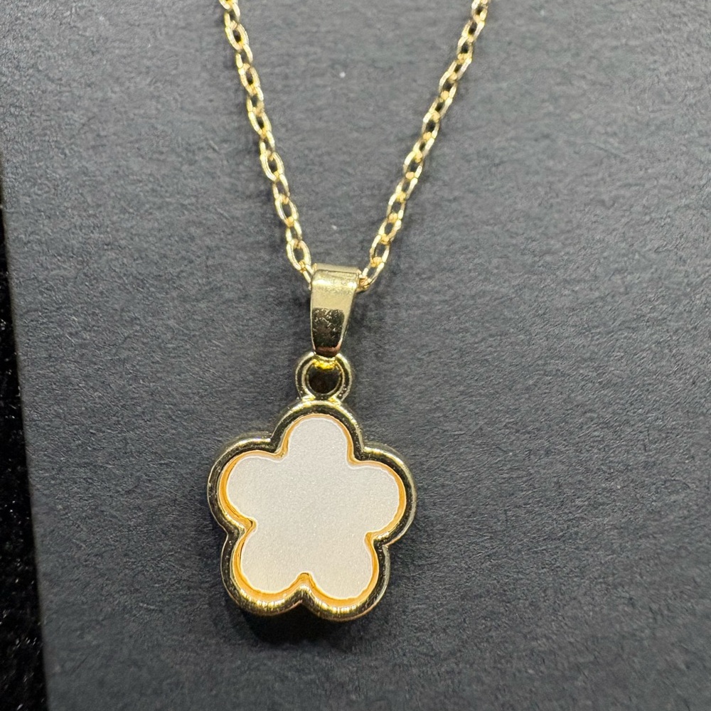 Gold and White Flower Pendant Necklace